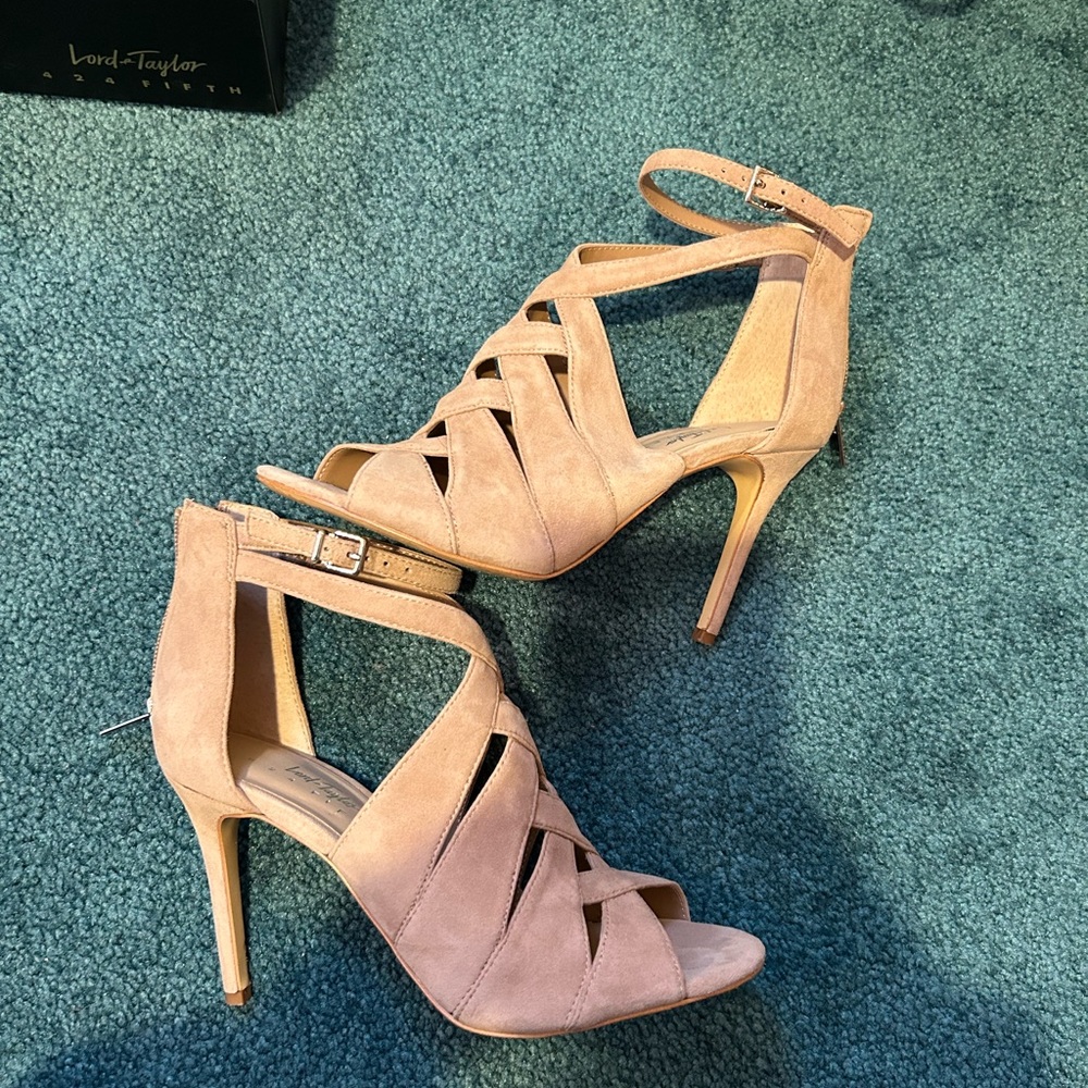 New Lord and Taylor Nude Suede pumps